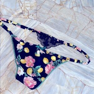 Victoria's Secret Very Sexy V-String‎ Panty Thong Ruched Sides